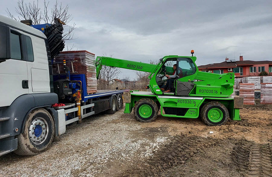 Телескопичен товарач под наем